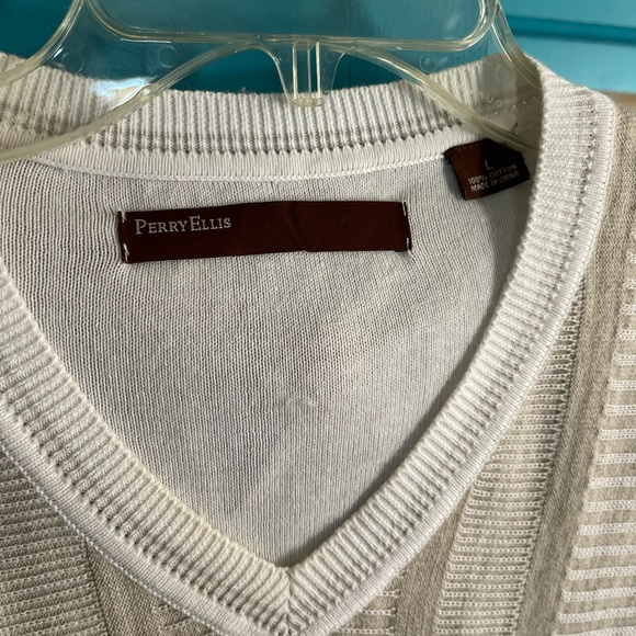Perry Ellis V-Neck Sweater Vest - Picture 2 of 5
